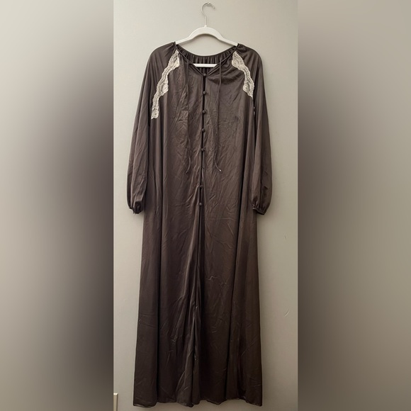 Vintage 2 pc gown with matching housecoat - Picture 5 of 12